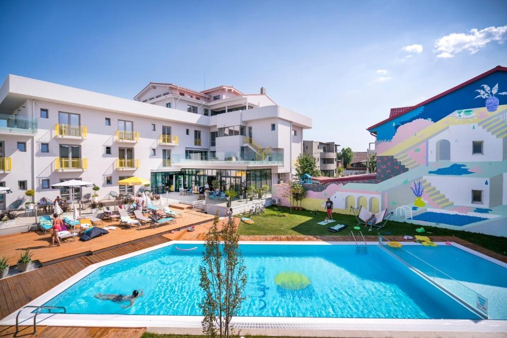 هتل ناینا ریزورت